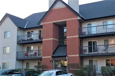 1450 GLEN ABBEY Gate 924, Oakville, ON L6M 2V3