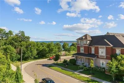 107 ST LAWRENCE Drive, Mississauga, ON L5G 4V2