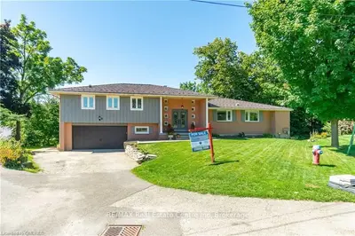 8 LYONS Court, Halton Hills, ON L7G 1P1