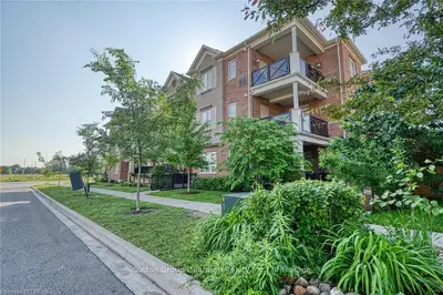272 GEORGIAN Drive 204, Oakville, ON L6H 0K4