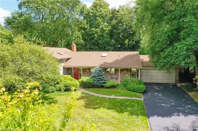 262 Cardinal Drive, Oakville, ON L6J 4P2