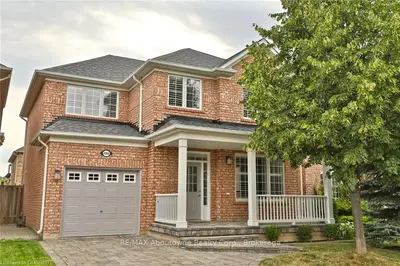2565 Falkland Crescent, Oakville, ON L6M 4X9