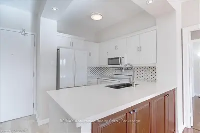 2511 LAKESHORE Road 223, Oakville, ON L6L 6L9