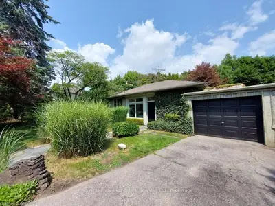 457 AVON Crescent, Oakville, ON L6J 2T2
