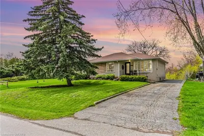 2059 SEABROOK Drive, Oakville, ON L6L 2T8
