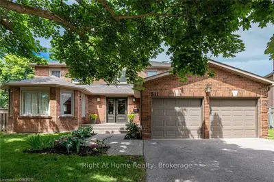 511 CARLISLE Court, Oakville, ON L6J 6N4