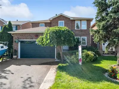 3294 Thorncrest Drive, Mississauga, ON L5L 4K6