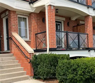 15 HAYS Boulevard 18, Oakville, ON L6H 0H8