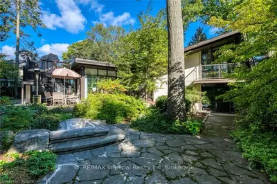 32 ENNISCLARE Drive W, Oakville, ON L6J 4N2
