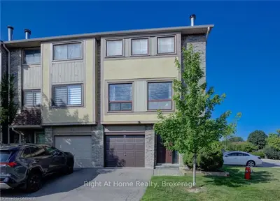 3345 Silverado Drive 65, Mississauga, ON L5A 3Y8