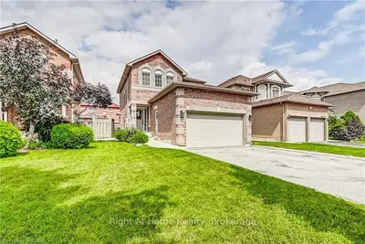 5569 BOLLINGTON Drive, Mississauga, ON L5V 2H4