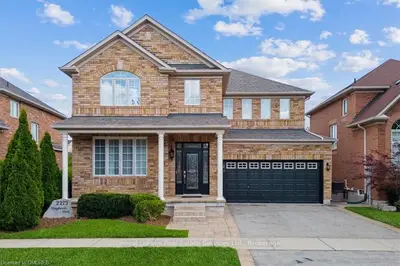 2273 GLAZEBROOK Circle, Oakville, ON L6M 5B5