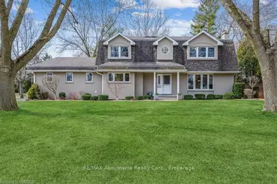 124 SOLINGATE Drive, Oakville, ON L6L 3S7