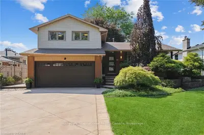 160 WILLIAM Court, Burlington, ON L7T 1B6