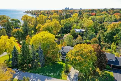 142 WOLFDALE Avenue, Oakville, ON L6L 4S1