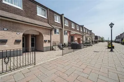 2170 BROMSGROVE Road 75, Mississauga, ON L5J 4J2