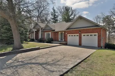 2106 STAVEBANK Road, Mississauga, ON L5C 1T2