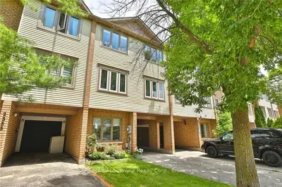 2351 STRAWFIELD Court, Oakville, ON L6H 6C2