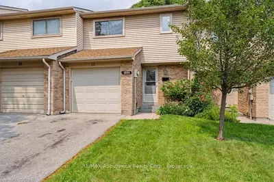 1522 LANCASTER Drive 17, Oakville, ON L6H 2Z2
