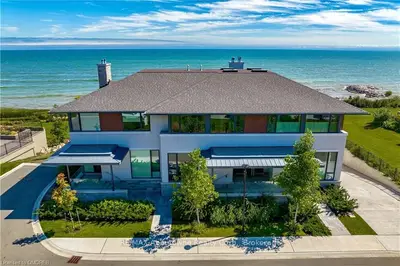 10 MAPLE GROVE Drive 8, Oakville, ON L6J 4T8