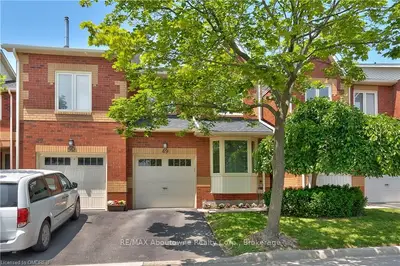 2006 GLENADA Crescent 49, Oakville, ON L6H 5R9