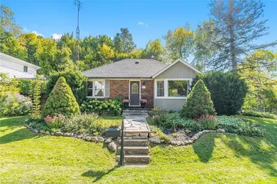 2 COLLEGE Street, Halton Hills, ON L7G 2N4