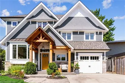 2223 WYANDOTTE Drive, Oakville, ON L6L 2T4