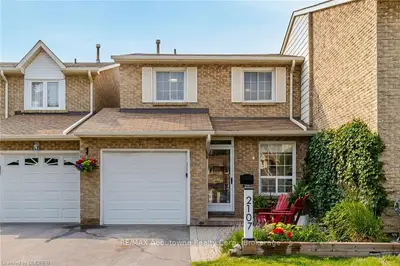 2107 FARRIER Mews, Mississauga, ON L5L 2Y5