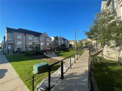 3050 ERIN CENTRE Boulevard 166, Mississauga, ON L5M 0P5