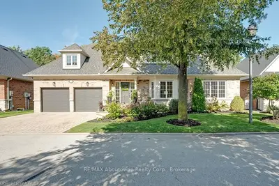 1019 Friars Court, Oakville, ON L6M 5C6