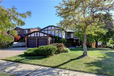 4376 GARNETWOOD Chase, Mississauga, ON L4W 2K3