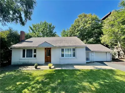 114 Garden Drive, Oakville, ON L6K 2W5