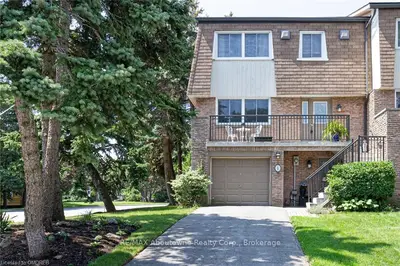 80 SARAH Lane 1, Oakville, ON L6L 5L3