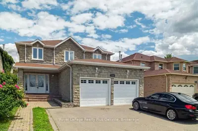 5719 RIVER GROVE Avenue Main & 2nd Floor, Mississauga, ON L5M 4R3