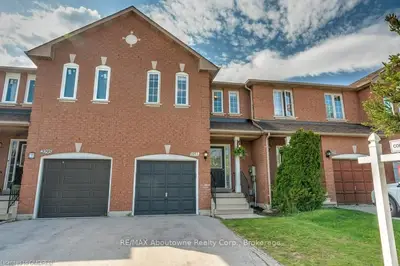 2093 GOLDEN ORCHARD Trail, Oakville, ON L6M 3W8