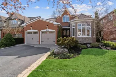 2186 SHAFTESBURY Court, Oakville, ON L6H 6C6