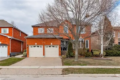 2103 SPRUCEDALE Drive, Oakville, ON L6H 5W3