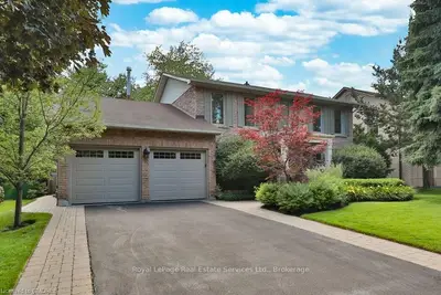 2256 CEDARBERRY Court, Oakville, ON L6J 6E5