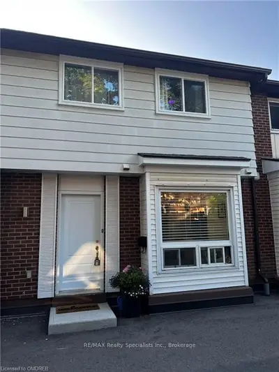 2094 LAKESHORE Road 9, Oakville, ON L6L 1G8