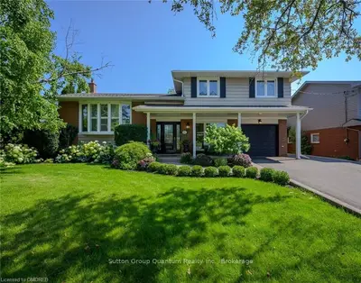 459 Southland Crescent, Oakville, ON L6L 3N9