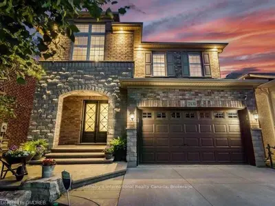 2131 ROCHESTER Circle, Oakville, ON L6M 5E3
