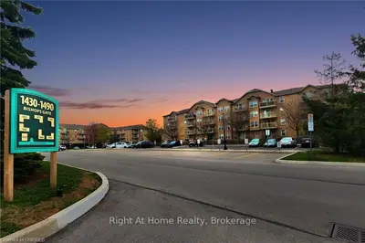 1460 BISHOPS Gate 107, Oakville, ON L6M 4N5
