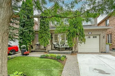 2336 PROUDFOOT Trail, Oakville, ON L6M 3Y2