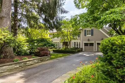 60 BARRINGHAM Drive, Oakville, ON L6J 4B2
