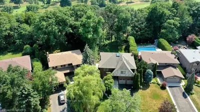 2418 OLD CARRIAGE Road, Mississauga, ON L5C 3Q4