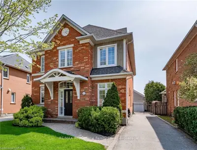 452 AMBLESIDE Drive, Oakville, ON L6H 6N7