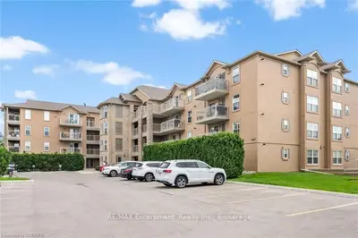 1460 BISHOPS Gate 106, Oakville, ON L6M 4N5