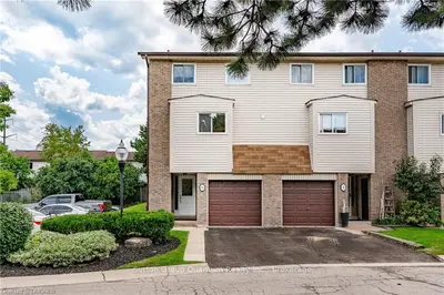 2340 BROMSGROVE Road 10, Mississauga, ON L5J 4A2