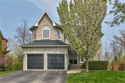 2051 ANGUS Court, Burlington, ON L7M 4X9