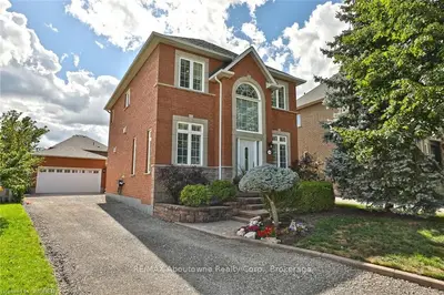 2560 CASTLE HILL Crescent, Oakville, ON L6H 6H8